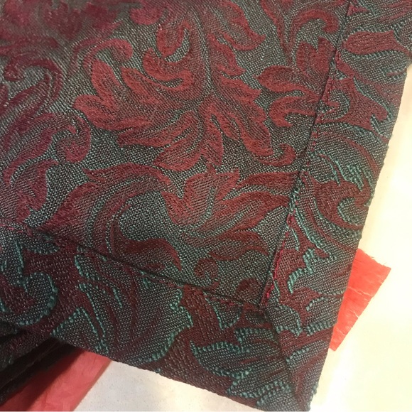 10 John Matouk Holiday Brocade burgundy/green placemats - Picture 6 of 6